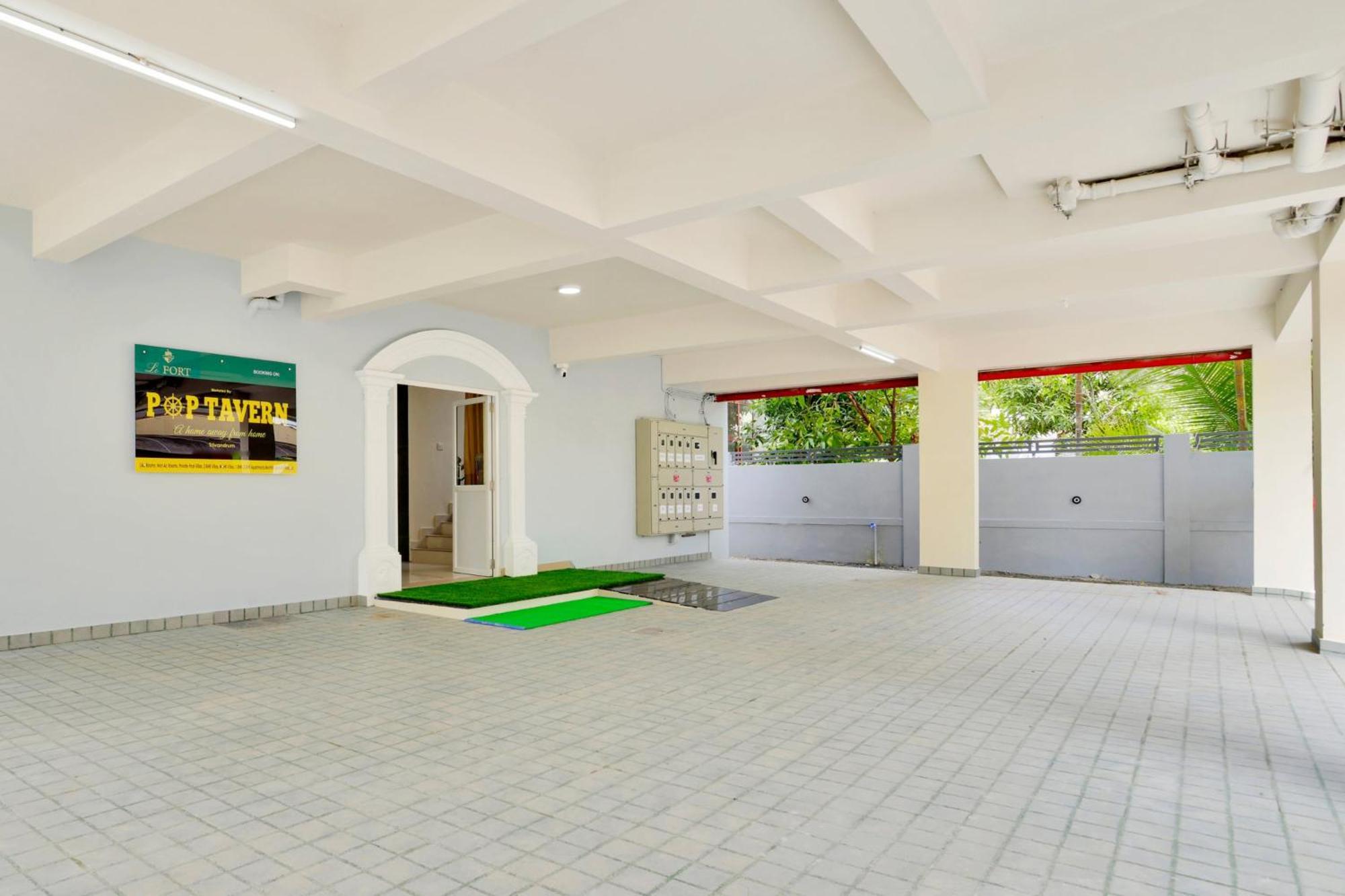 Super Collection O Lefort Luxe By Poptavern Thiruvananthapuram Exterior foto